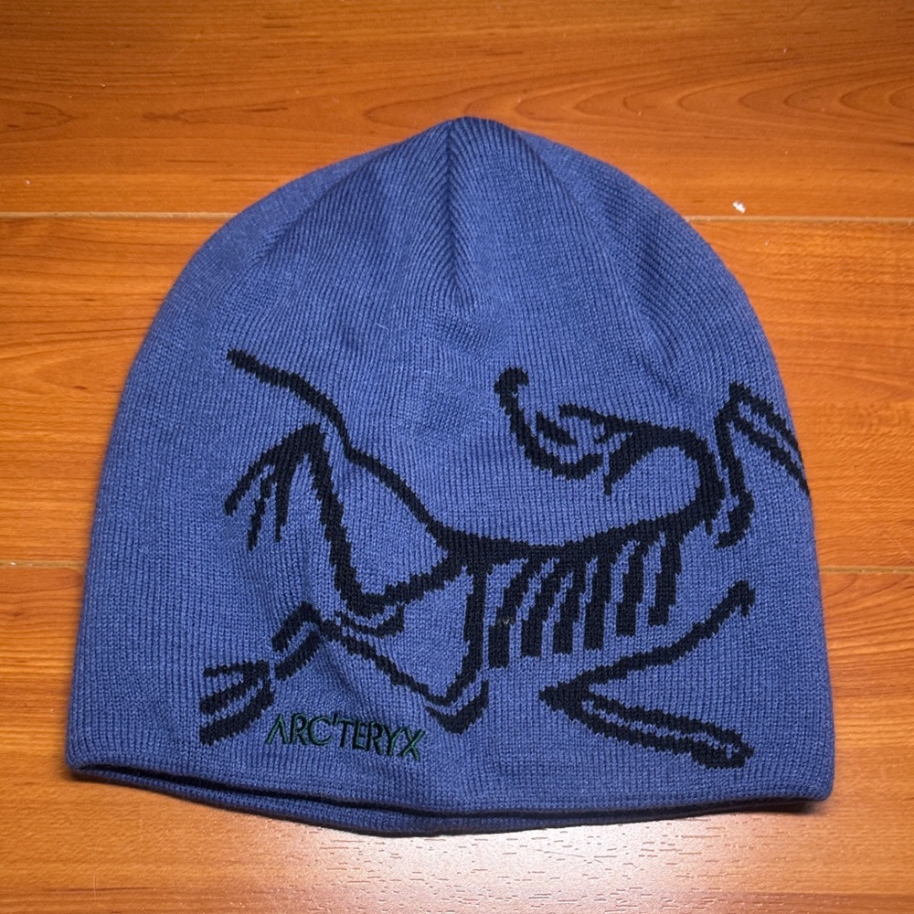 Arc'teryx Kids Blue Beanie with Black Design